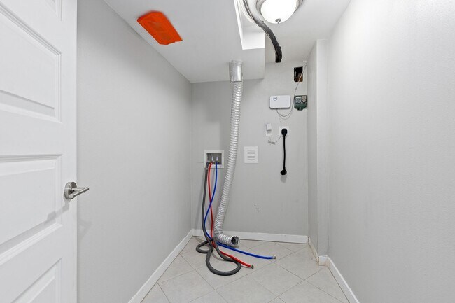 Building Photo - Recently Updated Home in Prime Sunnyside N...
