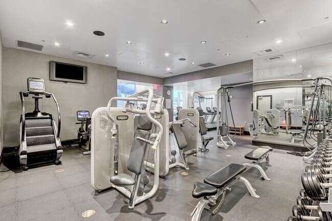 Building Photo - Sky Las Vegas 3705-City/Mtn views from thi...
