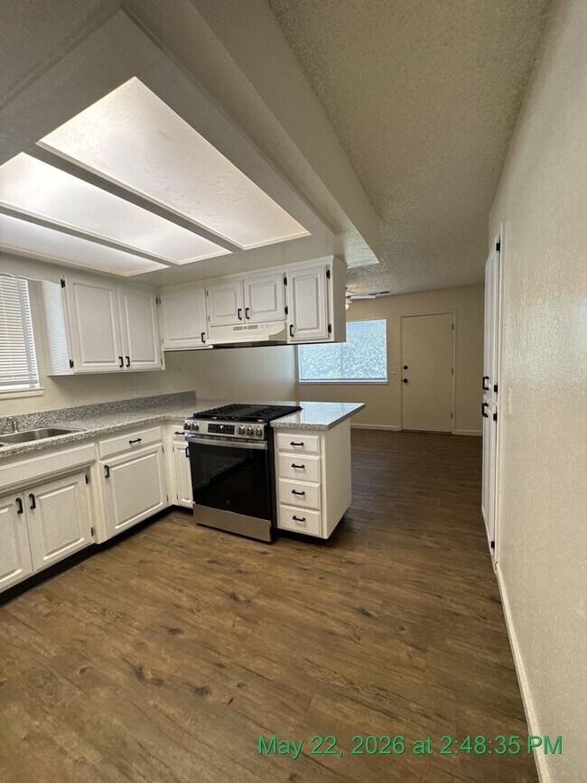 Building Photo - 1566