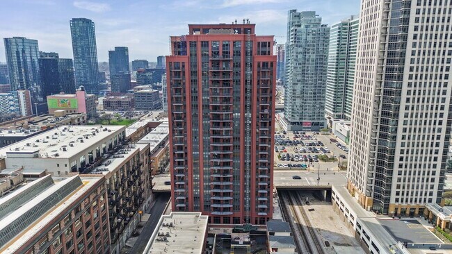 Building Photo - 330 N Jefferson St