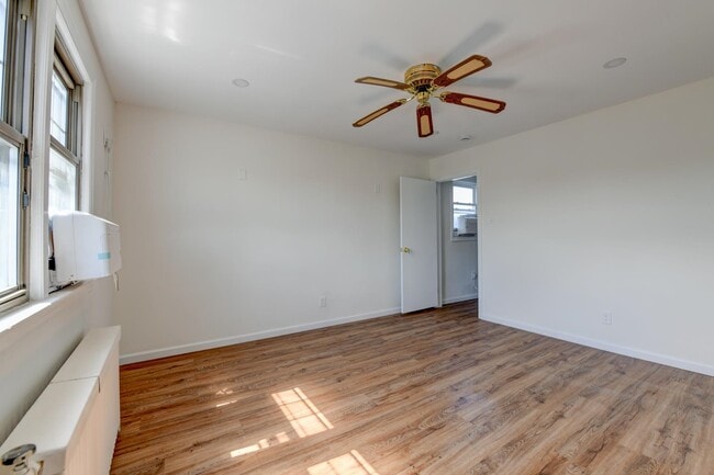 Building Photo - 815 3rd St