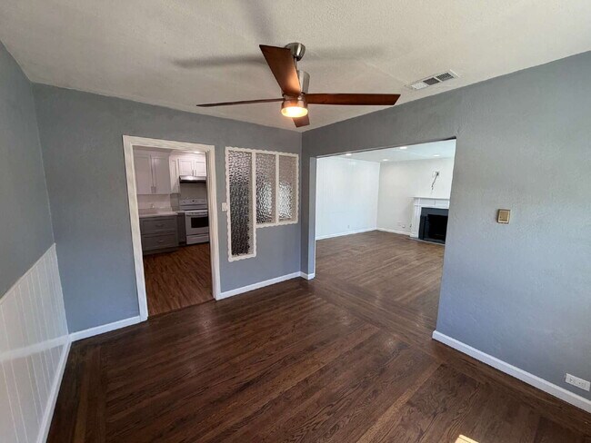 Building Photo - 2261 Hickory Dr