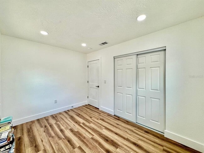 Building Photo - 3814 W Tyson Ave