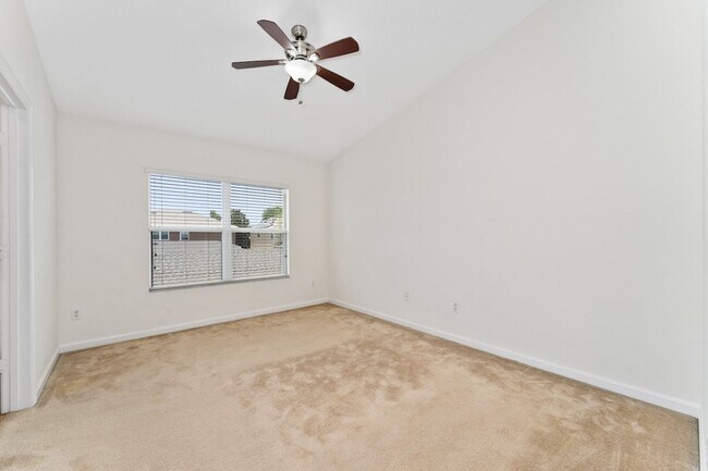 Building Photo - Nice 3/2.5 Townhouse in Enclave at Moss Pa...