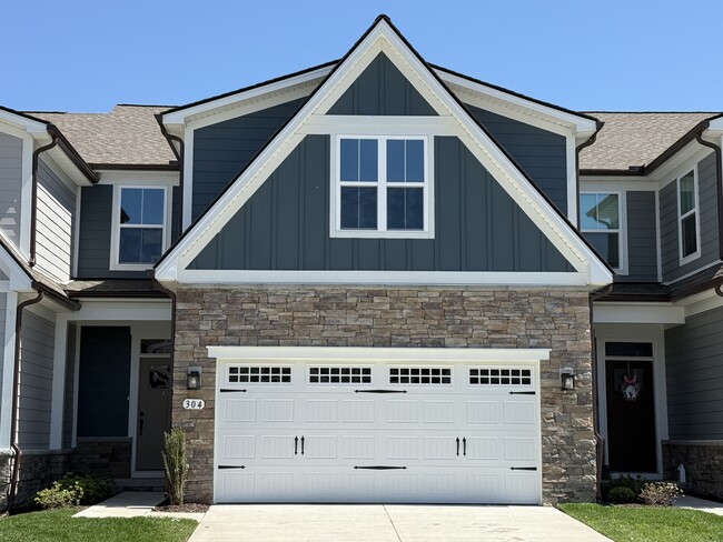 Primary Photo - 304 Lantern Cir