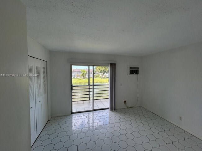 Building Photo - 89 Berkshire D