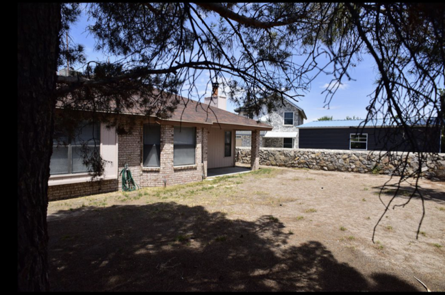 Building Photo - 3012 Silver Lake Pl