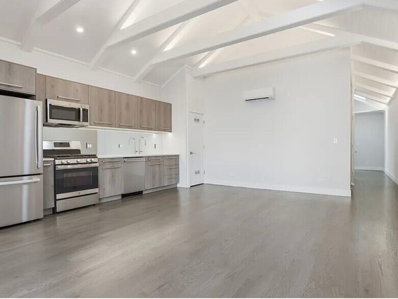 Building Photo - 1924 W Grand Ave