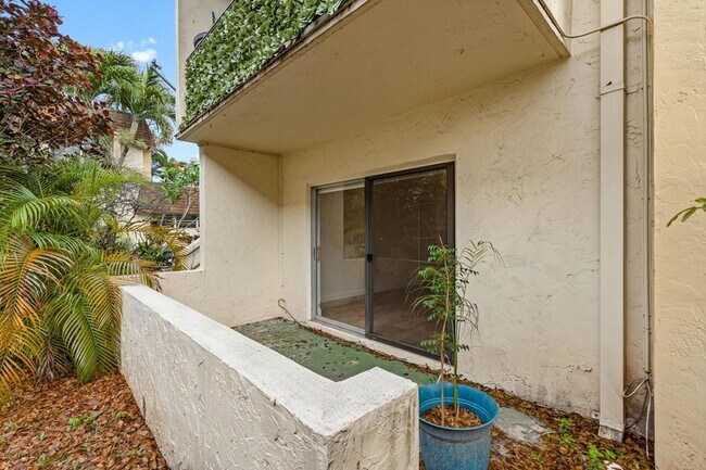 Building Photo - 7831 SW 56th St