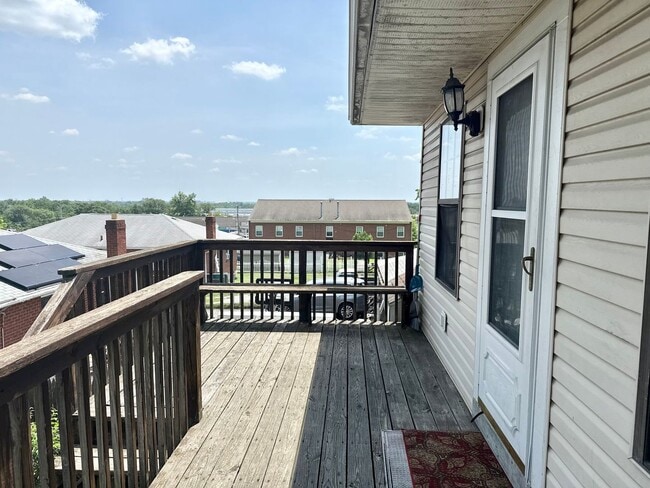 Building Photo - Spacious 1-Bedroom Apartment with Private ...