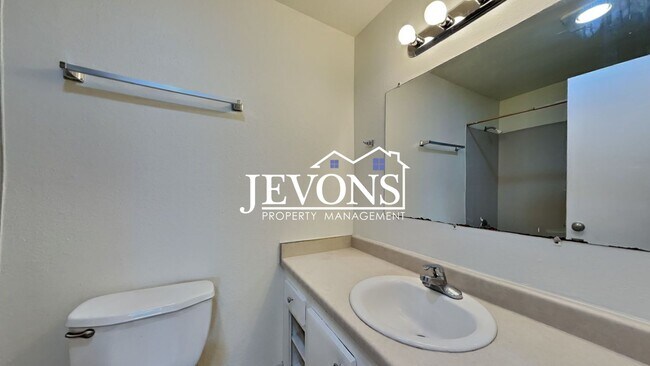 Building Photo - 2076 E 56th St