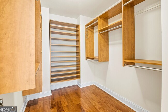 Building Photo - 213 Knob Hills Cir