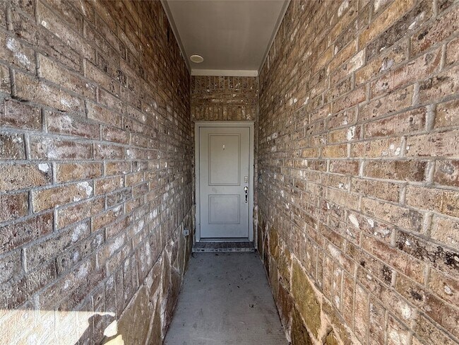 Building Photo - 612 Stampede Ln