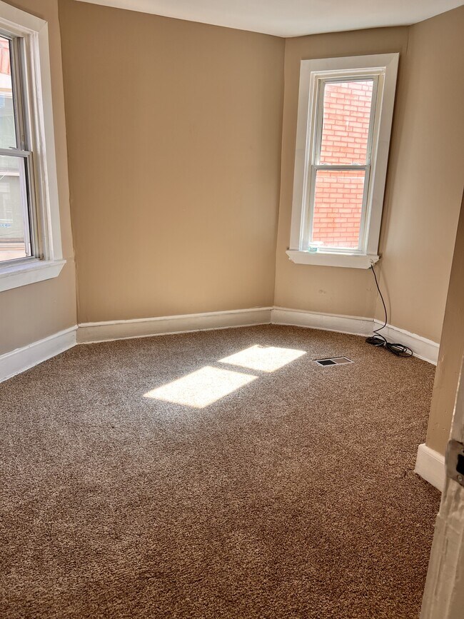 Building Photo - 5 W 27th St