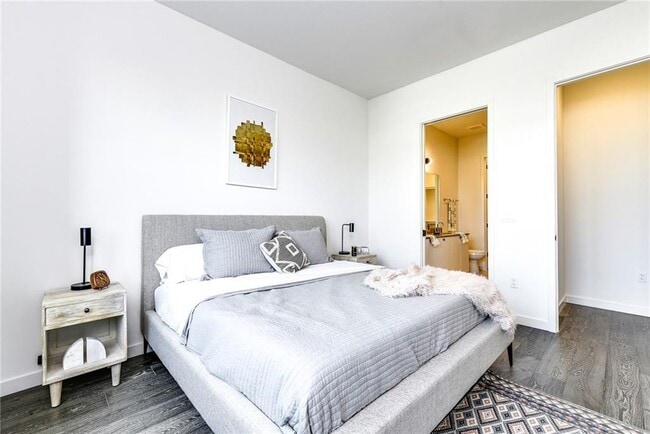 Building Photo - 800 Embassy Dr