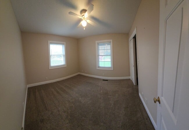 Building Photo - Welcome to this stunning 4 bedroom, 3 bath...