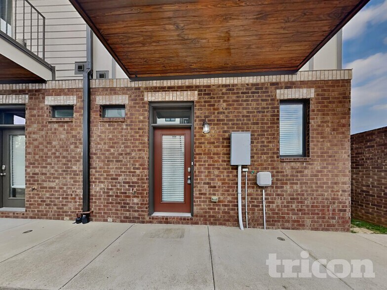 Building Photo - 6817 Charlotte Pike