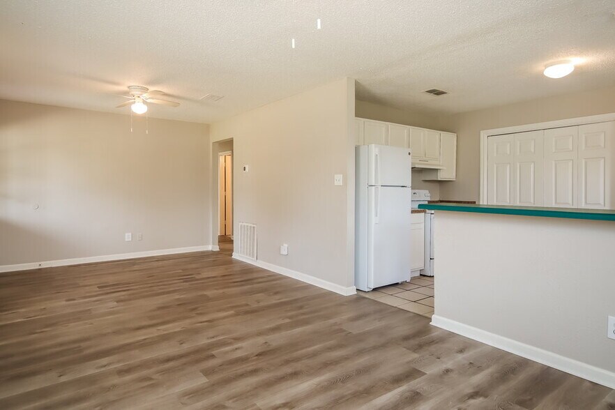 Building Photo - 6619 Wayne Johnson Ave