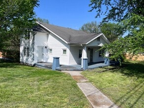 Building Photo - Large home on corner lot in Woodbine, Great Front Porch, Blocks from Coffee Shop, Easy Interstate...