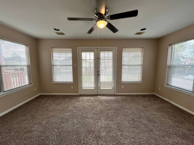 Building Photo - For Lease | 3 Bed, 2 Bath | 1,797 Sq Ft | ...