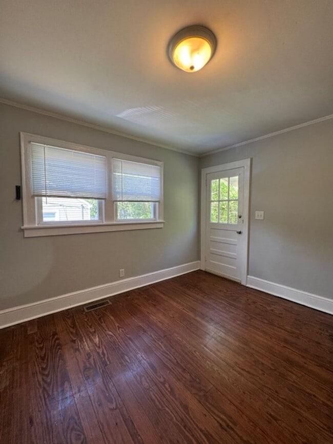 Building Photo - Adorable 2 Bedroom-1 Bath Bungalow within walking distance to Downtown Greer - Very Convenient