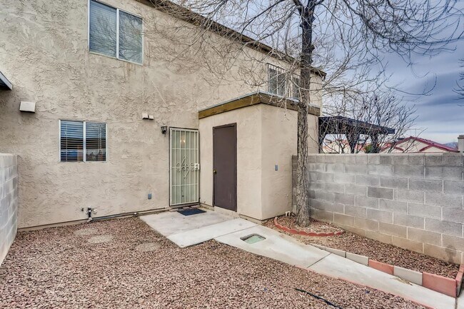 Building Photo - 6227 W Washington Ave