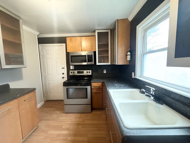 Building Photo - 711 Parsonage St