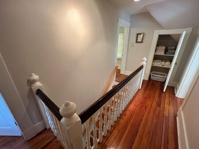 Building Photo - Beautiful East Rock Single Family House