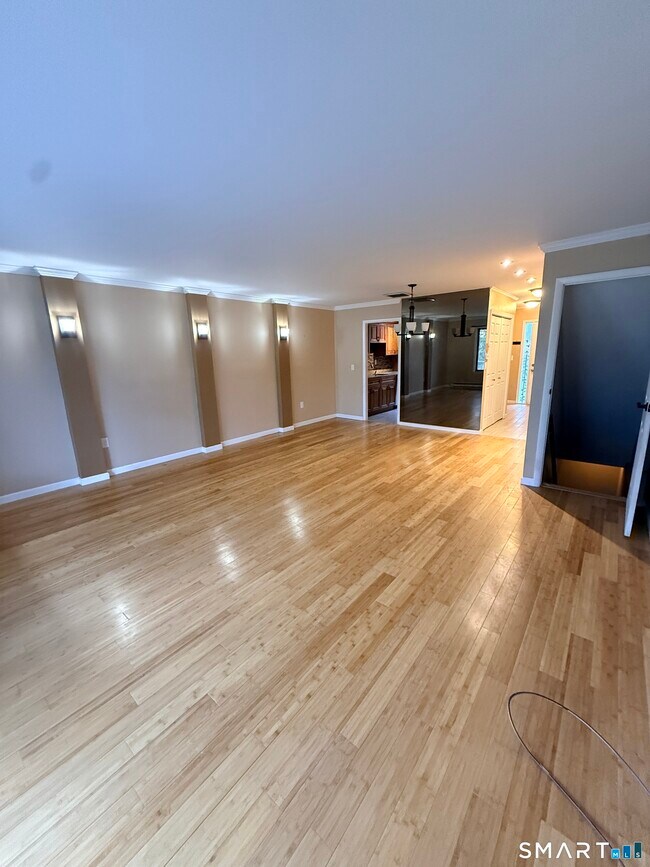 Building Photo - 23 Margo Ct