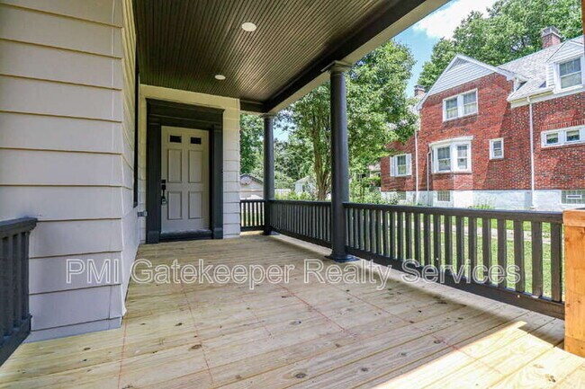 Building Photo - 3020 Daytona Ave
