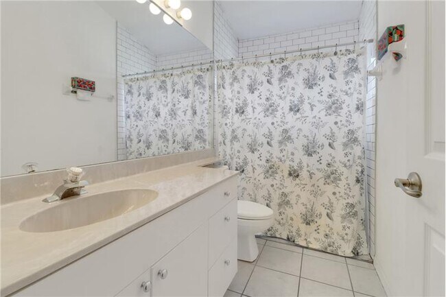 Building Photo - 3650 Sunland Ln