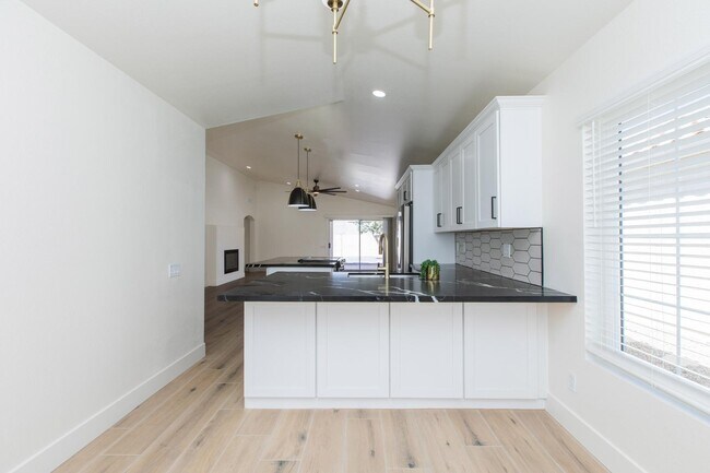 Building Photo - 23554 N 73rd Pl