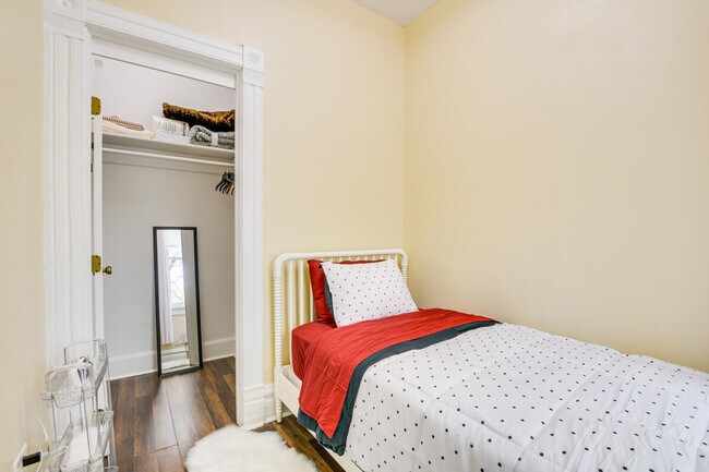 Building Photo - 7638 S Drexel Ave