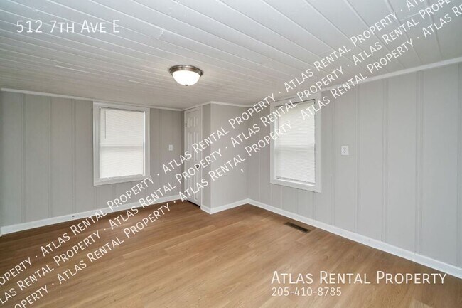 Building Photo - 512 7th Ave E