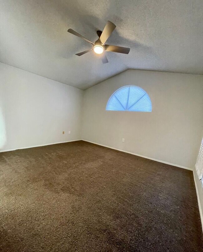 Building Photo - COMING SOON! ADORABLE 3 BEDROOMS/ 2BATHS SINGLE LEVEL HOME!!