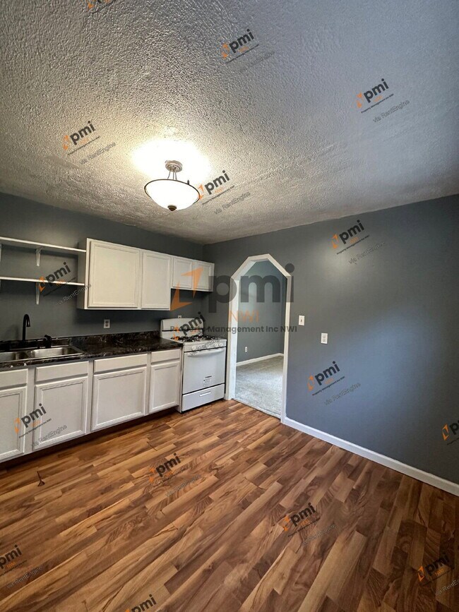 Building Photo - 3464 Iowa St