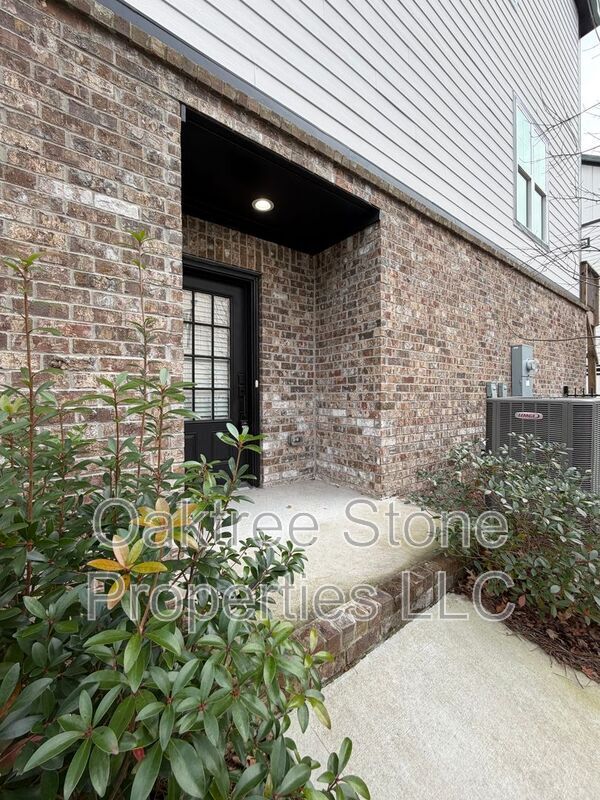 Building Photo - 1996 Main St NW