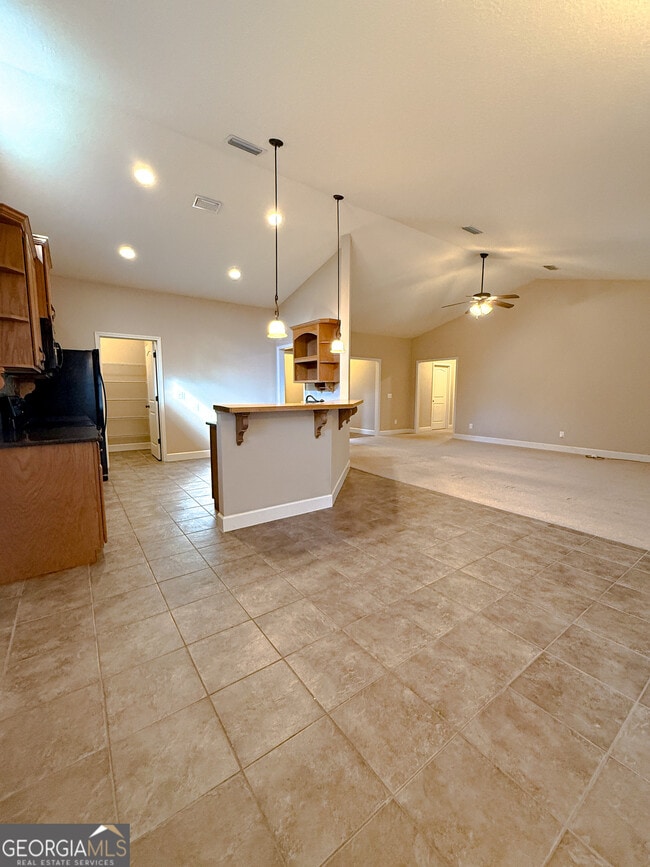 Building Photo - 102 Lexington Ln