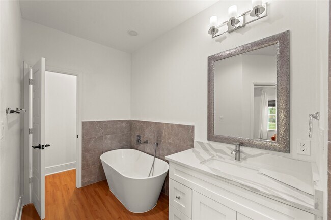Building Photo - 3634 Dreyfus St