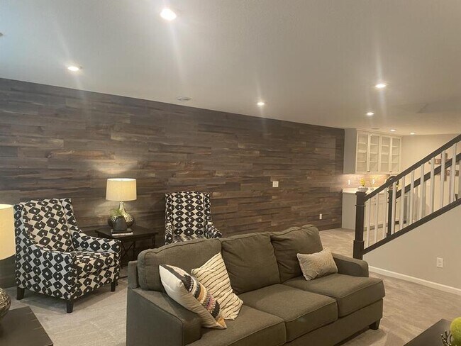 Building Photo - 1248 100th Ave NW