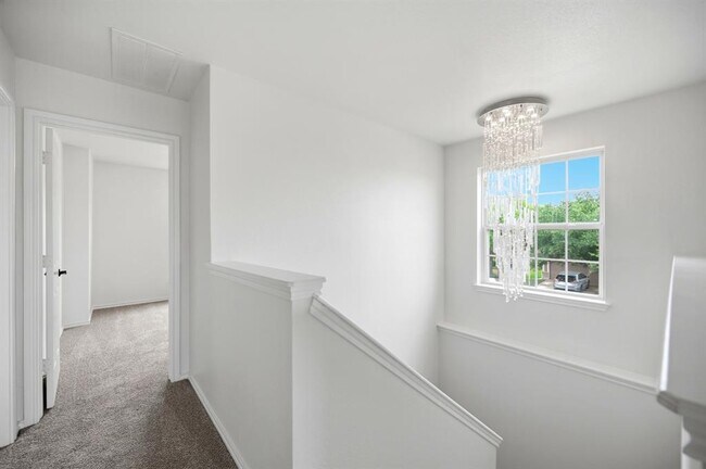 Building Photo - 1136 Beechwood Dr