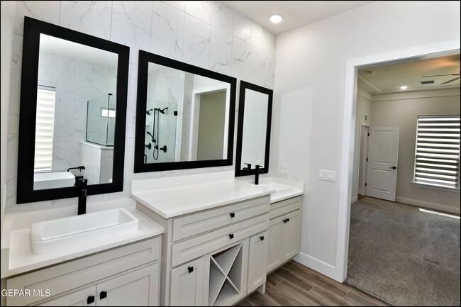Building Photo - 13868 Paseo Perlas Dr