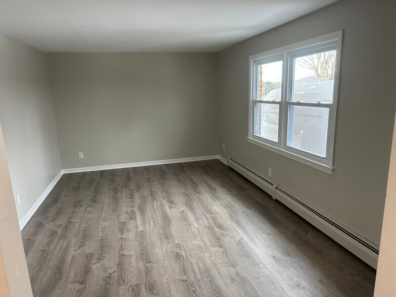 Building Photo - 1444 Stafford Rd