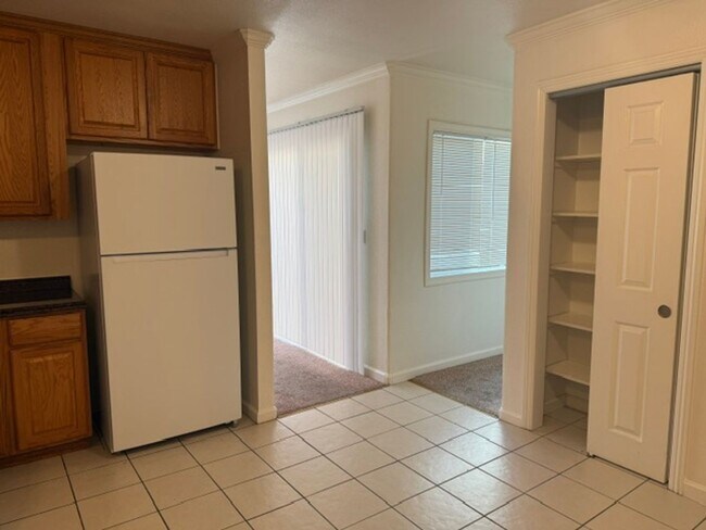 Building Photo - 1066 Camino Coronado