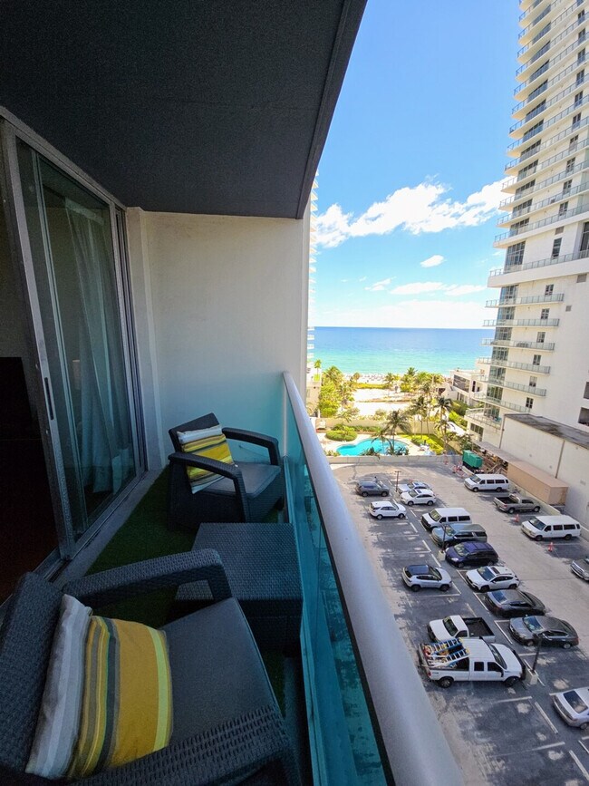 Building Photo - 3901 S Ocean Dr