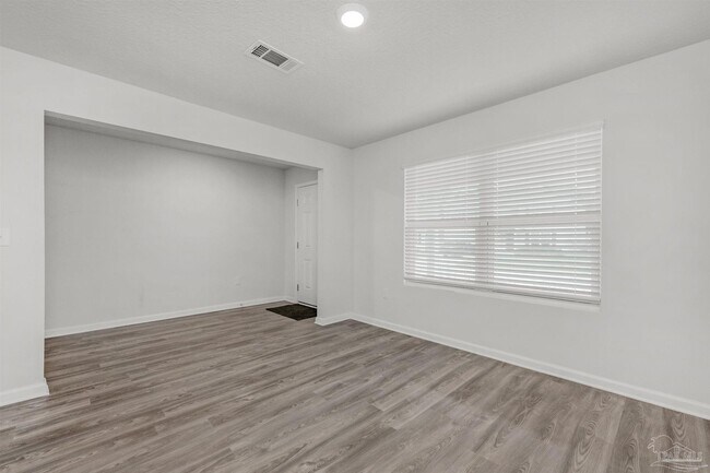 Building Photo - 5280 Peach Dr