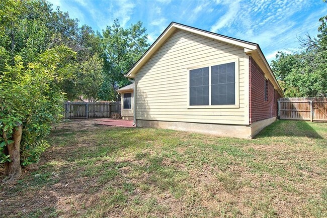 Building Photo - 101 Pecan Vista Ln