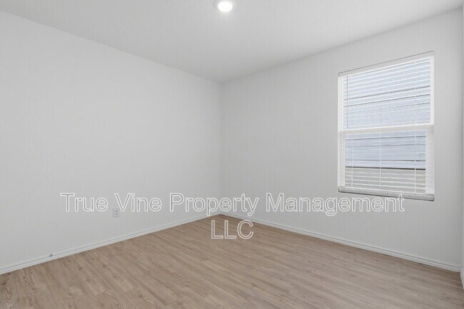 Building Photo - 7119 Satellite Wy