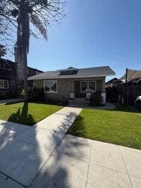 Building Photo - BEAUTIFUL 3 BEDROOM/ 1.5 BATH SINGLE HOME