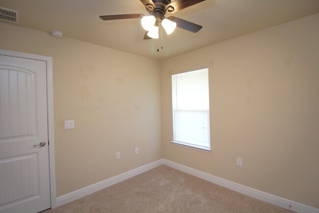 Building Photo - 3BR/2BA Ashley Place Home Featuring Sunroom, Generator & Multiple Living Spaces